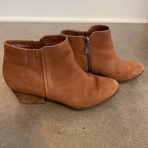 Blondo brown leather ankle low top heel boots womens 9.5 bootie shoes